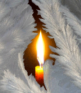 Imagen de una vela encendida en el cielo