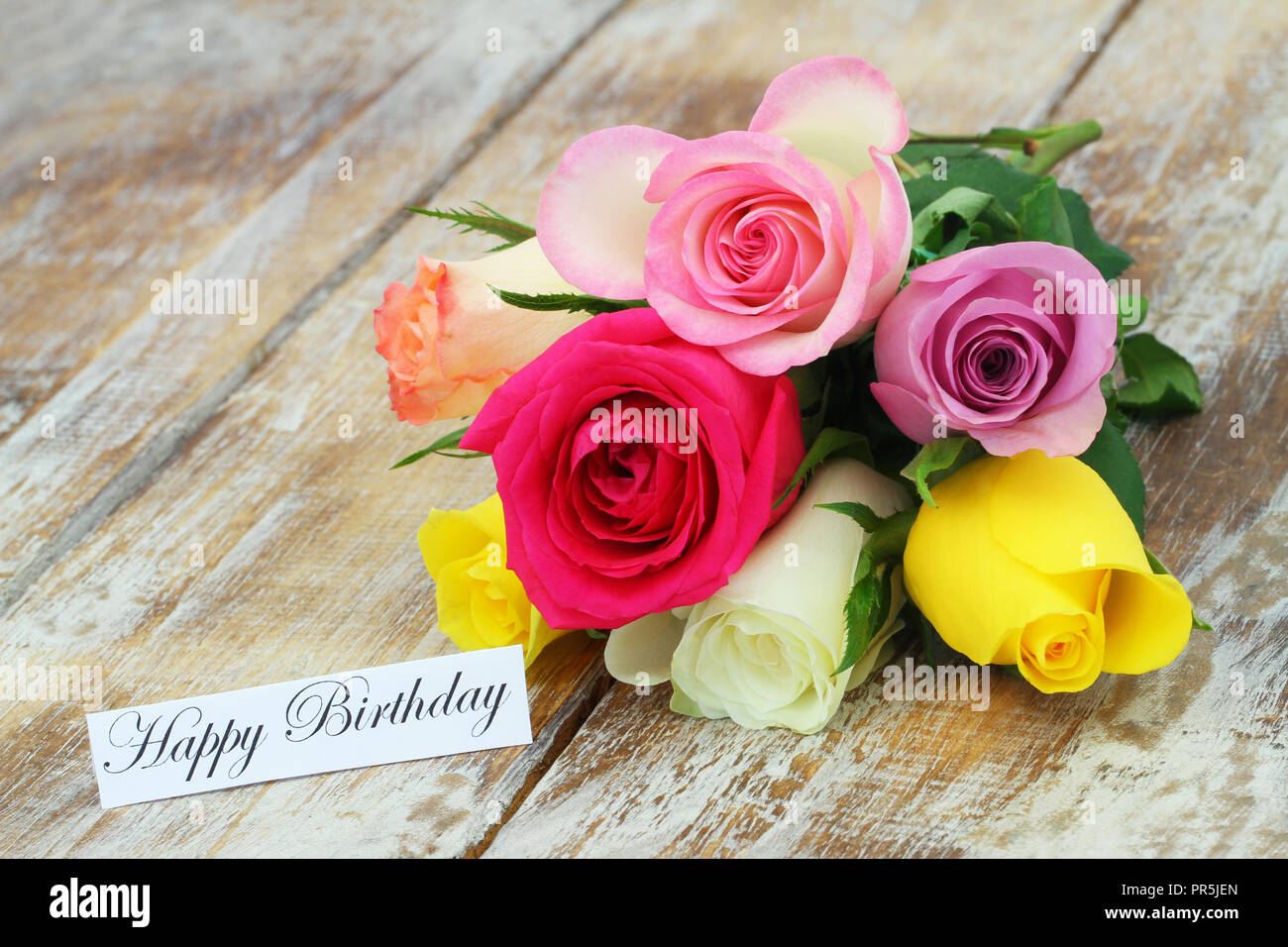 Tarjeta de cumpleaños personalizada con flores y colores vibrantes