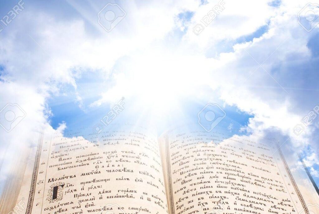 imagen de biblia abierta con rayos de luz 1