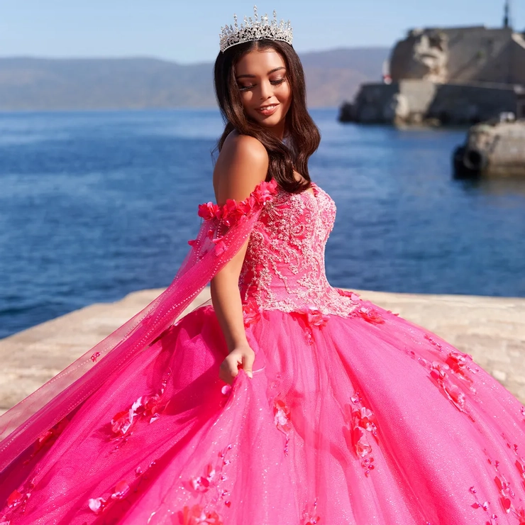 Image of a girl in a beautiful quinceañera dress